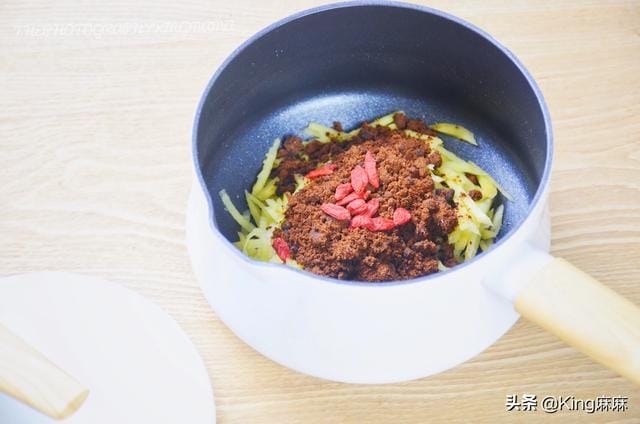 夏天喝冷的红糖姜茶好不好(冬季遇到生姜多买点) 夏天喝冷的红糖姜茶好不好 冬季遇到生姜多买点
