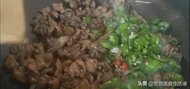 爆炒鸡胗该怎么做 爆炒鸡胗切花刀特入味