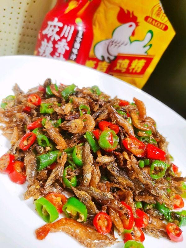 川味鱼香红油菜图解(青红椒炒小鱼小虾) 川味鱼香红油菜图解 青红椒炒小鱼小虾