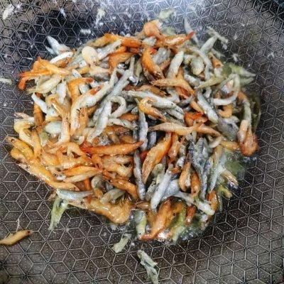川味鱼香红油菜图解(青红椒炒小鱼小虾) 川味鱼香红油菜图解 青红椒炒小鱼小虾
