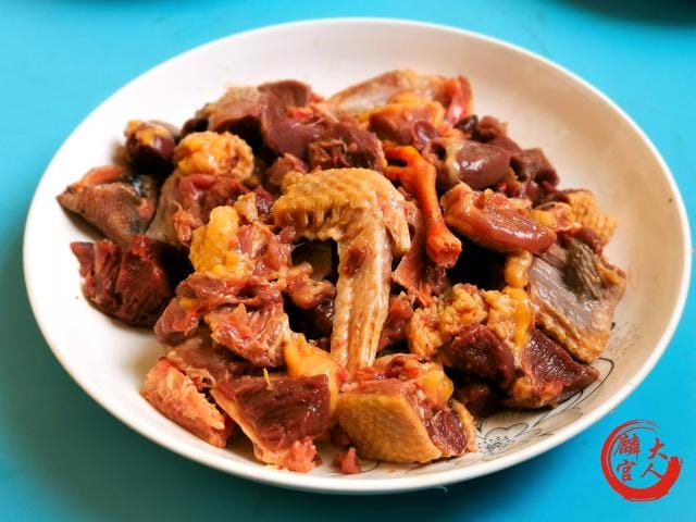 鸽子怎么杀营养才好(鸽子这样杀不水淹) 鸽子怎么杀营养才好 鸽子这样杀不水淹