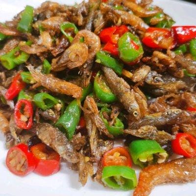 川味鱼香红油菜图解(青红椒炒小鱼小虾) 川味鱼香红油菜图解 青红椒炒小鱼小虾