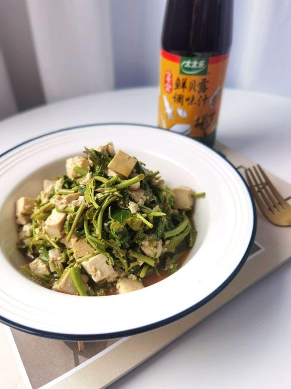 咸香椿拌豆腐做法(春日时令美味尝鲜) 咸香椿拌豆腐做法 春日时令美味尝鲜