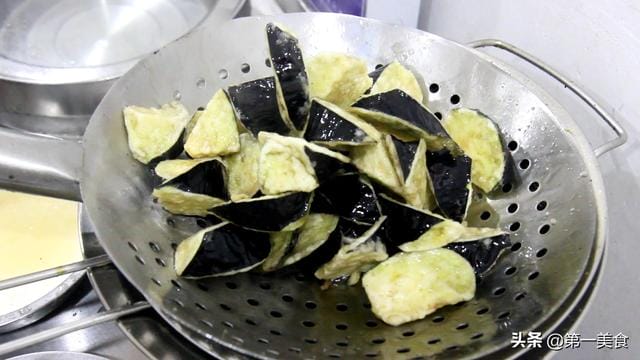 红烧茄子家常做法教程(红烧茄子怎么做才好吃) 红烧茄子家常做法教程 红烧茄子怎么做才好吃