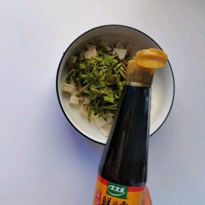 咸香椿拌豆腐做法(春日时令美味尝鲜) 咸香椿拌豆腐做法 春日时令美味尝鲜