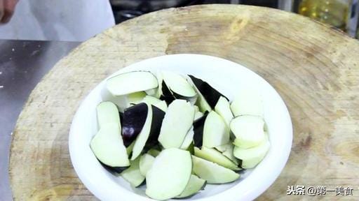 红烧茄子家常做法教程(红烧茄子怎么做才好吃) 红烧茄子家常做法教程 红烧茄子怎么做才好吃