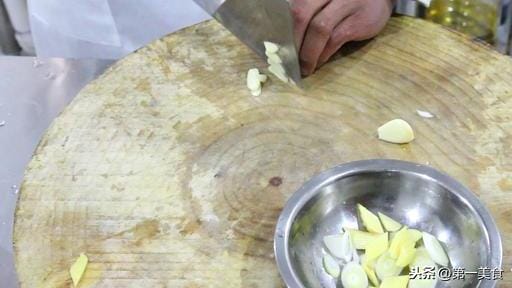 红烧茄子家常做法教程(红烧茄子怎么做才好吃) 红烧茄子家常做法教程 红烧茄子怎么做才好吃
