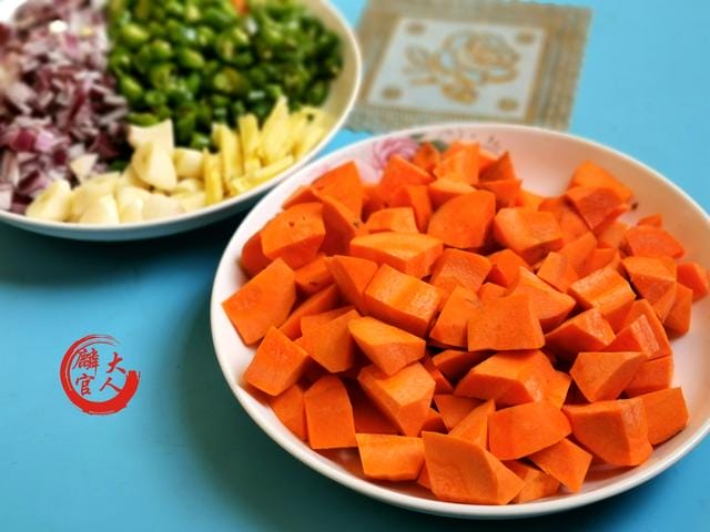 鸽子怎么杀营养才好(鸽子这样杀不水淹) 鸽子怎么杀营养才好 鸽子这样杀不水淹