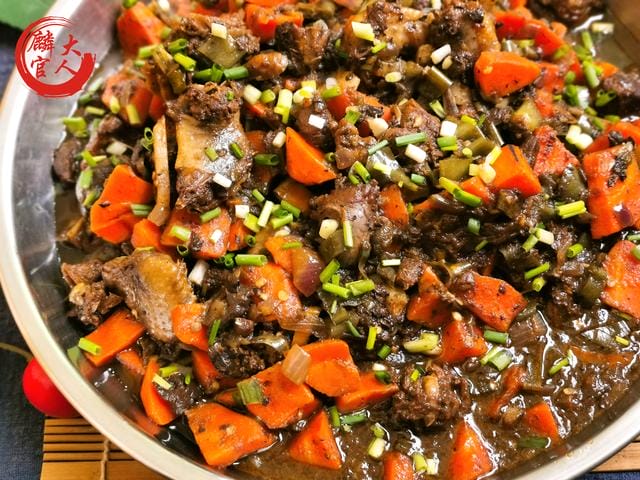 鸽子怎么杀营养才好(鸽子这样杀不水淹) 鸽子怎么杀营养才好 鸽子这样杀不水淹