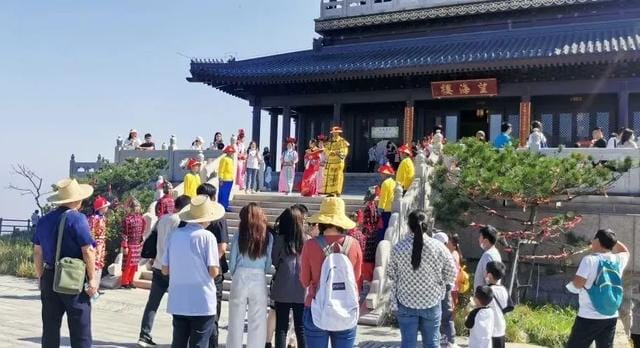 穿汉服在空中飞的旅游景点(五一沉浸式游览天蒙景区) 穿汉服在空中飞的旅游景点 五一沉浸式游览天蒙景区