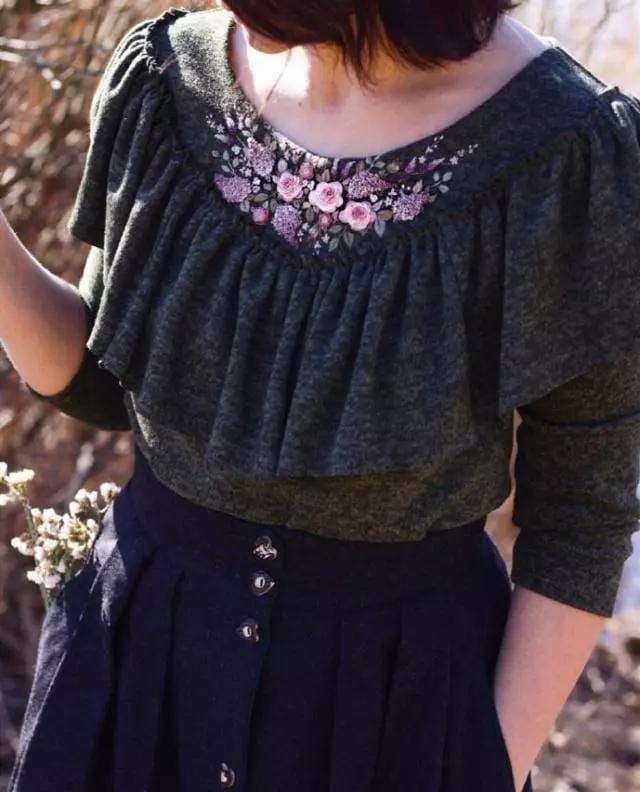 牛仔服上如何绣一朵可爱的小花(嫌弃衣服单调那就绣些小花) 牛仔服上如何绣一朵可爱的小花 嫌弃衣服单调那就绣些小花