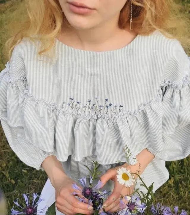 牛仔服上如何绣一朵可爱的小花(嫌弃衣服单调那就绣些小花) 牛仔服上如何绣一朵可爱的小花 嫌弃衣服单调那就绣些小花