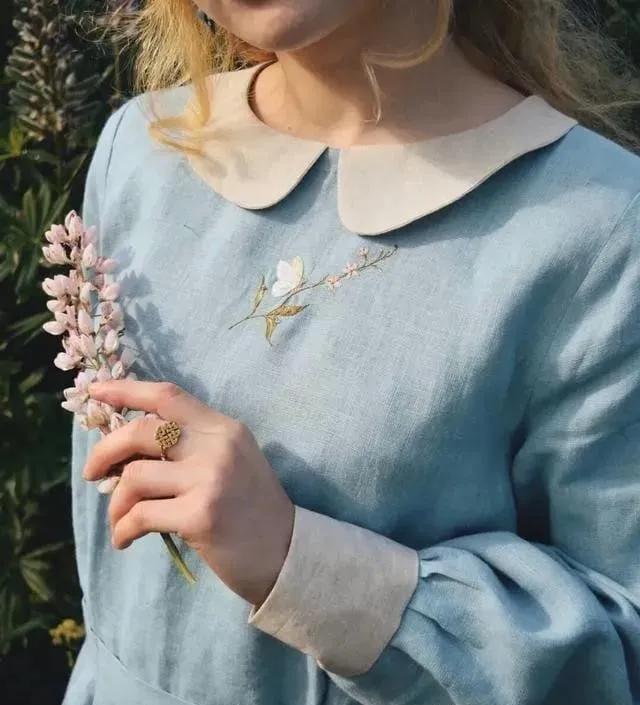 牛仔服上如何绣一朵可爱的小花(嫌弃衣服单调那就绣些小花) 牛仔服上如何绣一朵可爱的小花 嫌弃衣服单调那就绣些小花