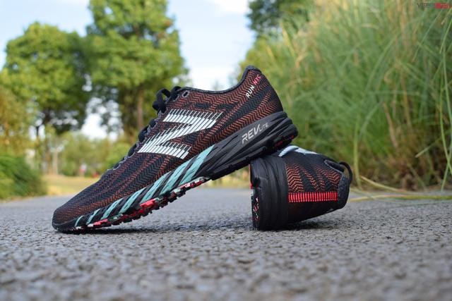 newbalance跑步鞋介绍(再攀性能巅峰的竞速鞋) newbalance跑步鞋介绍 再攀性能巅峰的竞速鞋