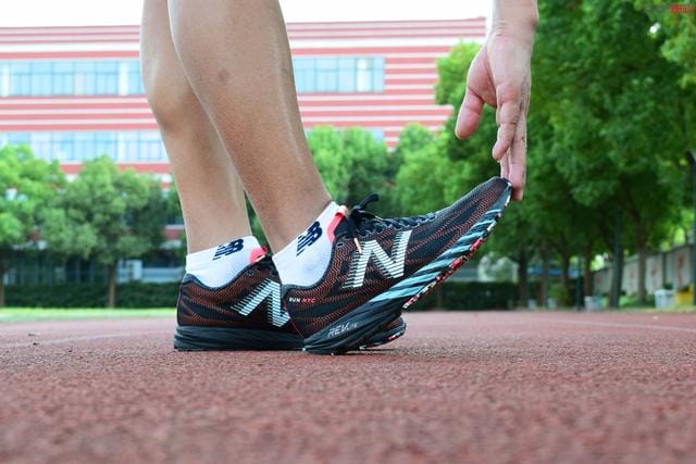 newbalance跑步鞋介绍(再攀性能巅峰的竞速鞋) newbalance跑步鞋介绍 再攀性能巅峰的竞速鞋