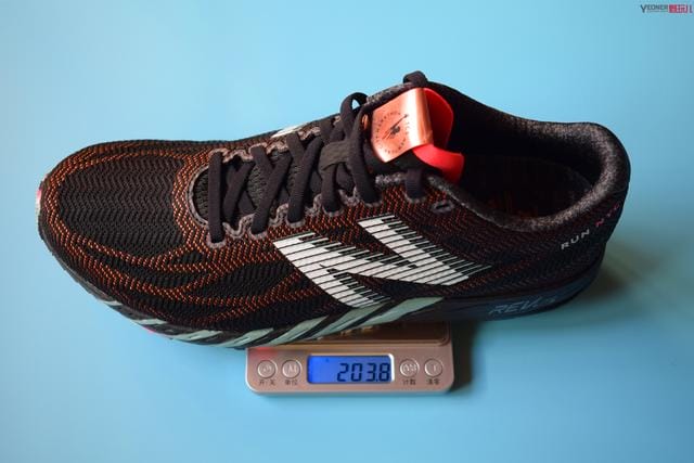 newbalance跑步鞋介绍(再攀性能巅峰的竞速鞋) newbalance跑步鞋介绍 再攀性能巅峰的竞速鞋