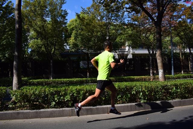 newbalance跑步鞋介绍(再攀性能巅峰的竞速鞋) newbalance跑步鞋介绍 再攀性能巅峰的竞速鞋