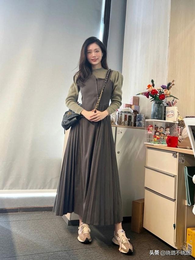 刘雯穿搭半身裙(今年火了一种新穿法叫) 刘雯穿搭半身裙 今年火了一种新穿法叫