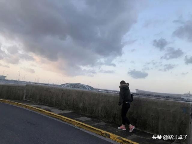 蓝色的海给人的感觉(和爱情一样让人失望) 蓝色的海给人的感觉 和爱情一样让人失望