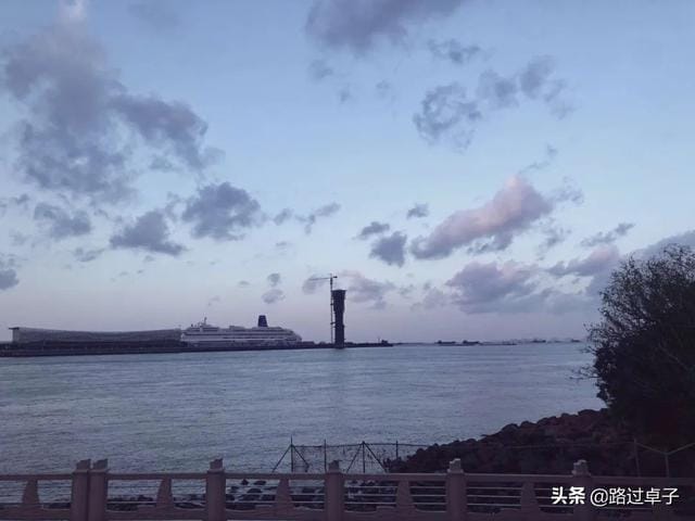 蓝色的海给人的感觉(和爱情一样让人失望) 蓝色的海给人的感觉 和爱情一样让人失望