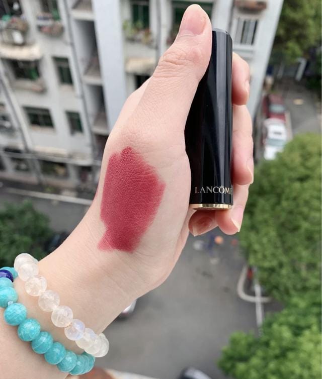 三十多岁的女人适合什么样的口红(三四十岁的女人挑口红) 三十多岁的女人适合什么样的口红 三四十岁的女人挑口红