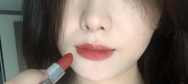 唇色暗适合用什么颜色的口红(不挑肤色不挑唇色) 唇色暗适合用什么颜色的口红 不挑肤色不挑唇色