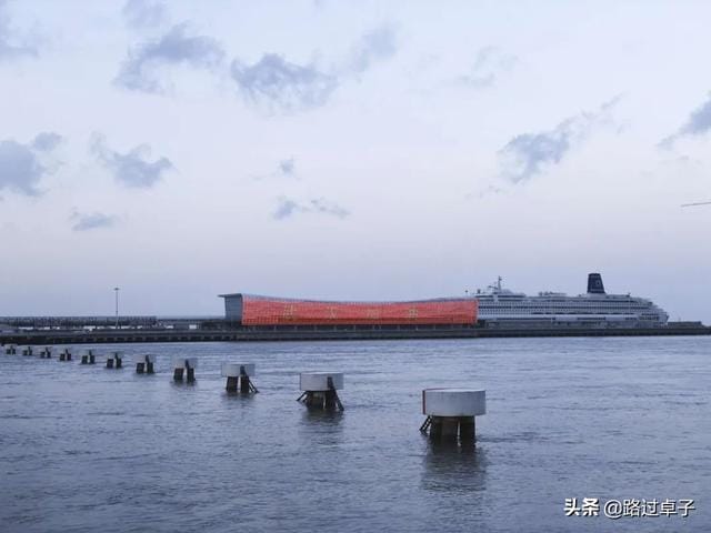 蓝色的海给人的感觉(和爱情一样让人失望) 蓝色的海给人的感觉 和爱情一样让人失望