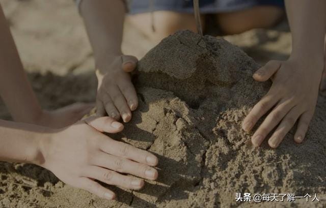 埃菲尔铁塔建造中的故事(每天了解一个人) 埃菲尔铁塔建造中的故事 每天了解一个人