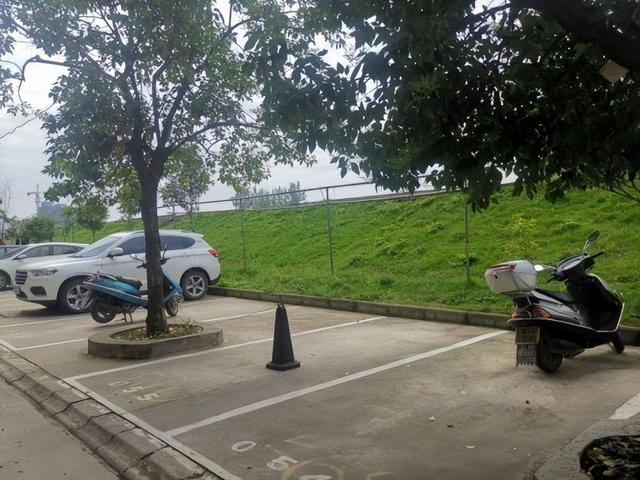 摩托车与轿车互相追责(骑上心爱的小摩托) 摩托车与轿车互相追责 骑上心爱的小摩托