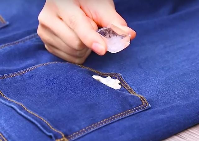 口香糖粘在衣服上如何清洗 口香糖粘在衣服上
