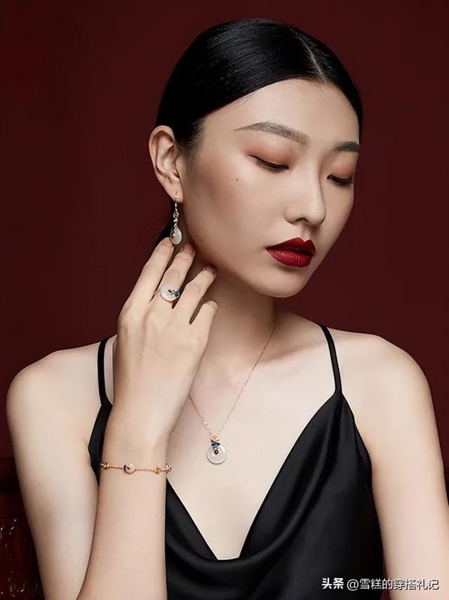 女士黄金首饰怎么选(真正有品位的女人很少戴黄金) 女士黄金首饰怎么选 真正有品位的女人很少戴黄金