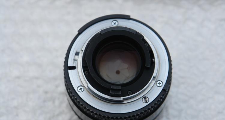 尼康定焦镜头35mm的优势与特点(探索35mm定焦镜头的无限可能)
