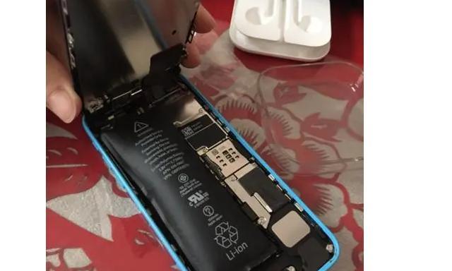 苹果充不进电的原因及解决方法(探究苹果设备无法正常充电的问题及有效解决方案)
