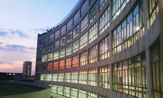东华大学——成就卓越,教育先行(探索创新、培养人才,东华大学引领教育潮流)