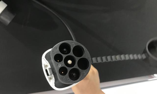 雷雨充电的奇特现象（探索自然能量利用的新思路）