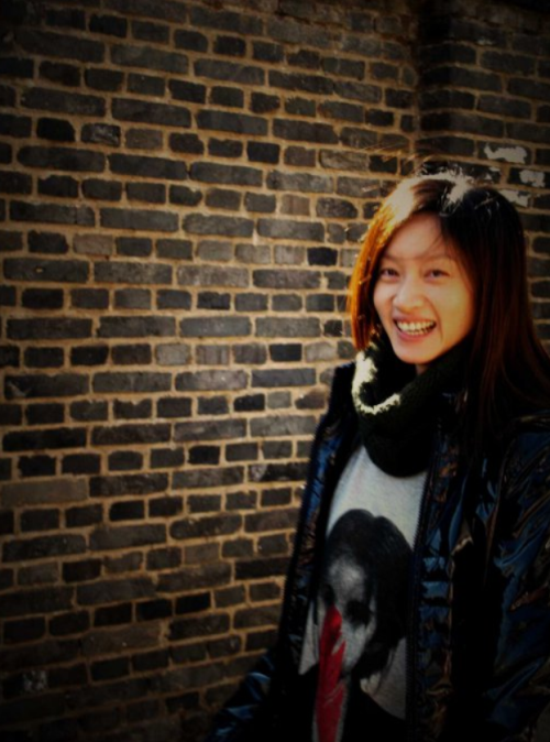 ​沈佳妮的个人资料简介(为爱回归家庭，嫁给朱亚文婚后生俩娃，一家四口幸福甜蜜