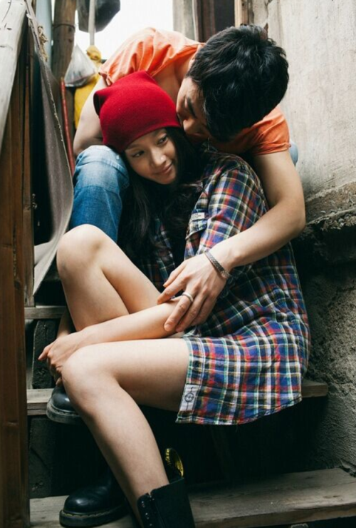 ​沈佳妮的个人资料简介(为爱回归家庭，嫁给朱亚文婚后生俩娃，一家四口幸福甜蜜