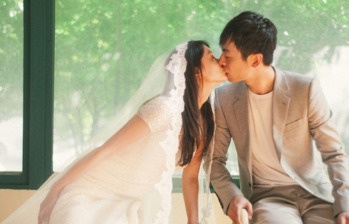 ​沈佳妮的个人资料简介(为爱回归家庭，嫁给朱亚文婚后生俩娃，一家四口幸福甜蜜