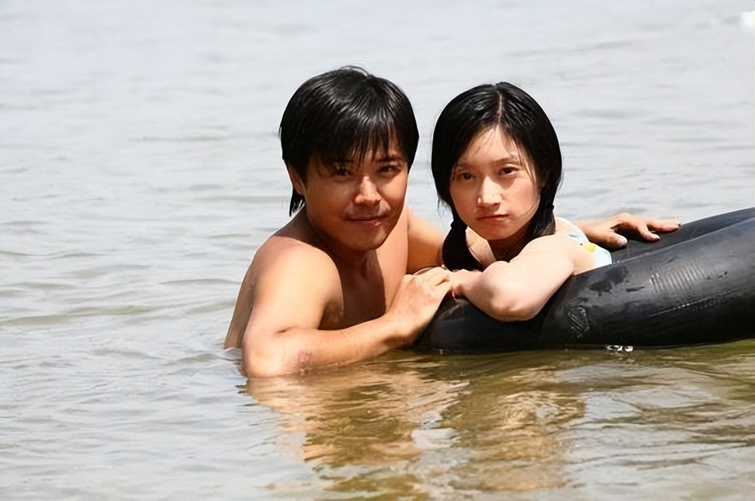 ​沈佳妮的个人资料简介(为爱回归家庭，嫁给朱亚文婚后生俩娃，一家四口幸福甜蜜