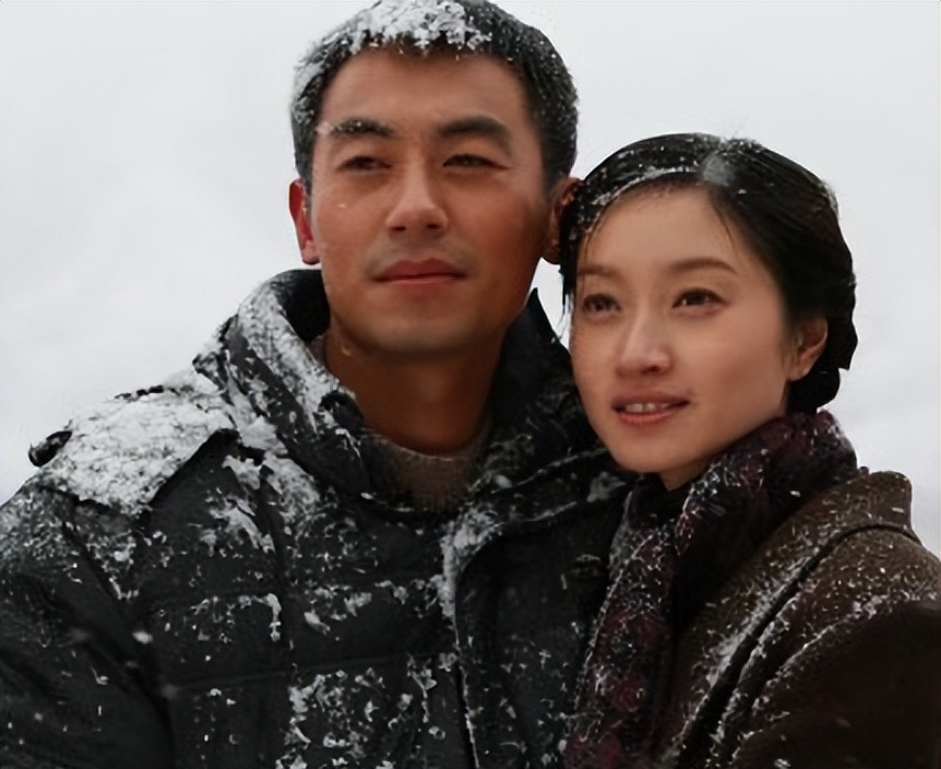 ​沈佳妮的个人资料简介(为爱回归家庭，嫁给朱亚文婚后生俩娃，一家四口幸福甜蜜